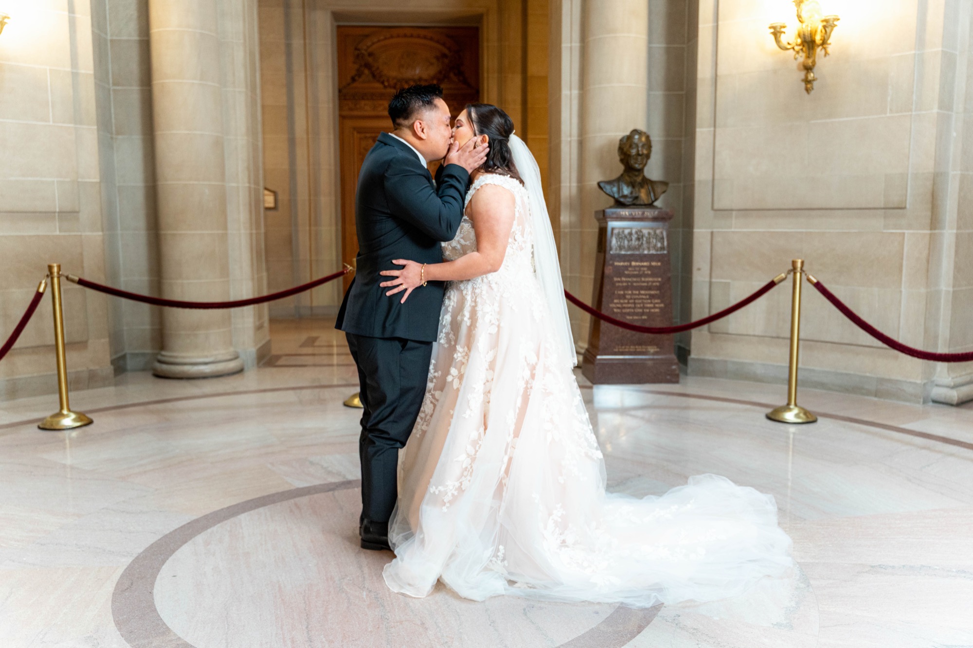 San Francisco City Hall wedding photo