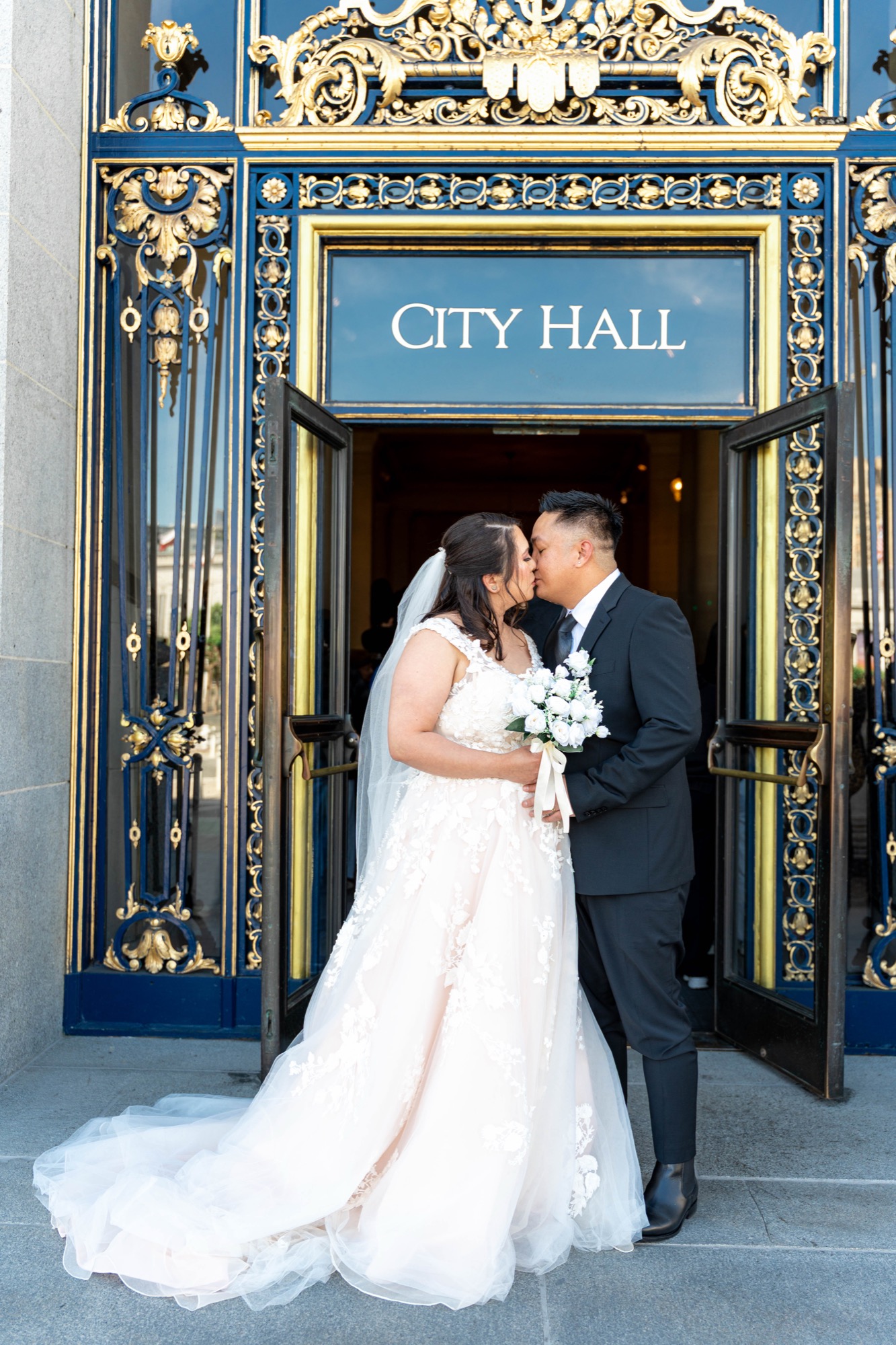 San Francisco City Hall wedding photo